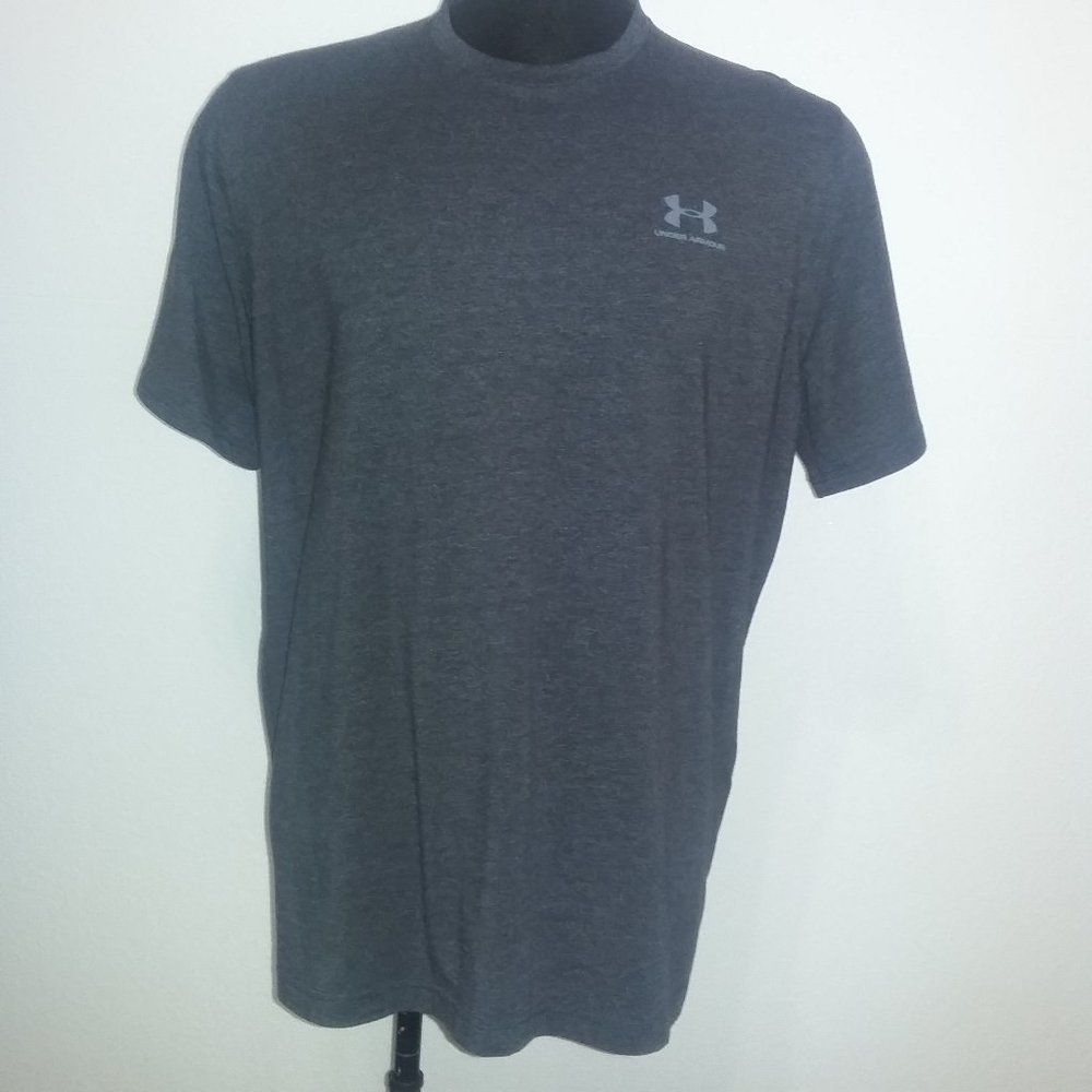 Under Armour dark grey t-shirt